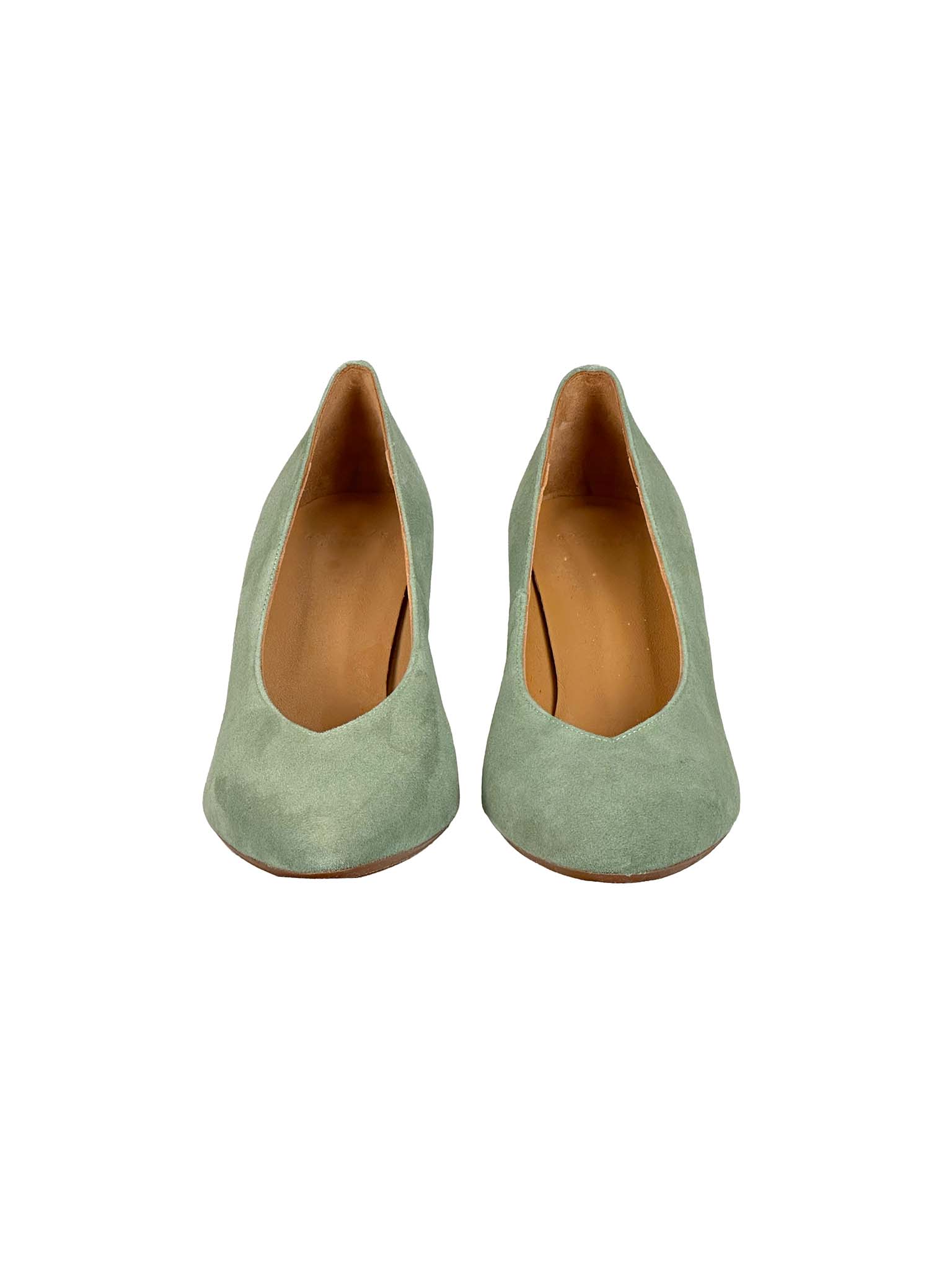 Souliers Sézane green high-heeled pair of shoes on a white background