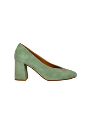 Souliers Sézane green high-heeled shoe on a white background